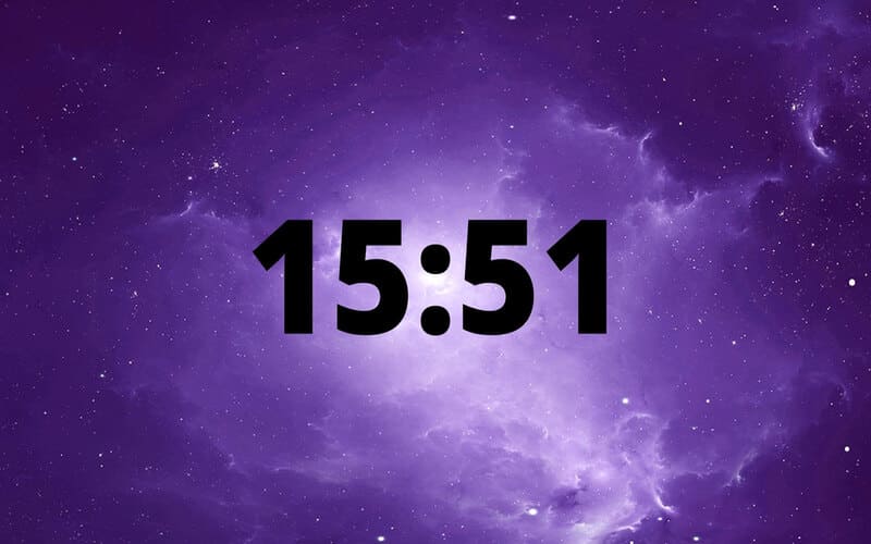 Đồng hồ điện tử hiển thị thời gian 15:51