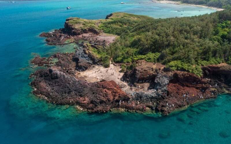 Hòn tranh tại Phú Qúy khi nhìn từ trên cao