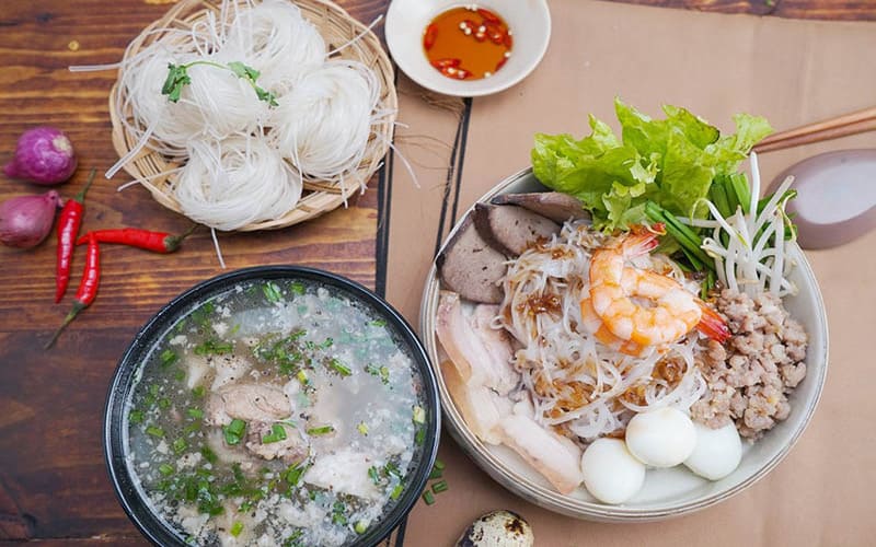 Các nguyên liệu chuẩn bị cho món hủ tiếu nam vang ngon